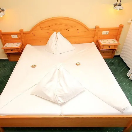 מלון Kreutzer 3*